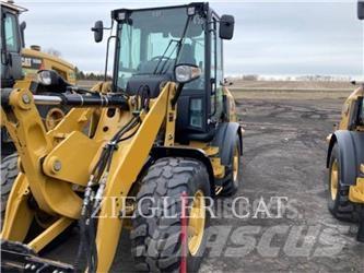CAT 907M Фронтальні навантажувачі