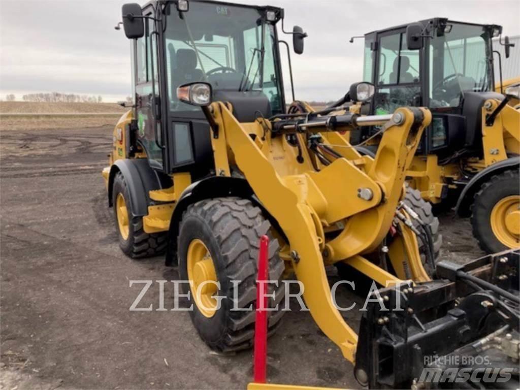 CAT 907M Фронтальні навантажувачі