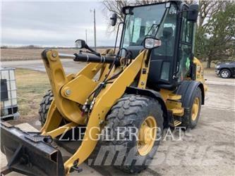 CAT 907M Фронтальні навантажувачі