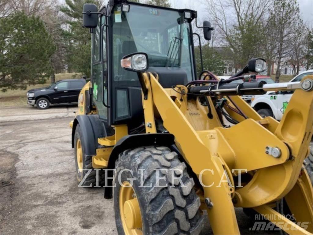 CAT 907M Фронтальні навантажувачі