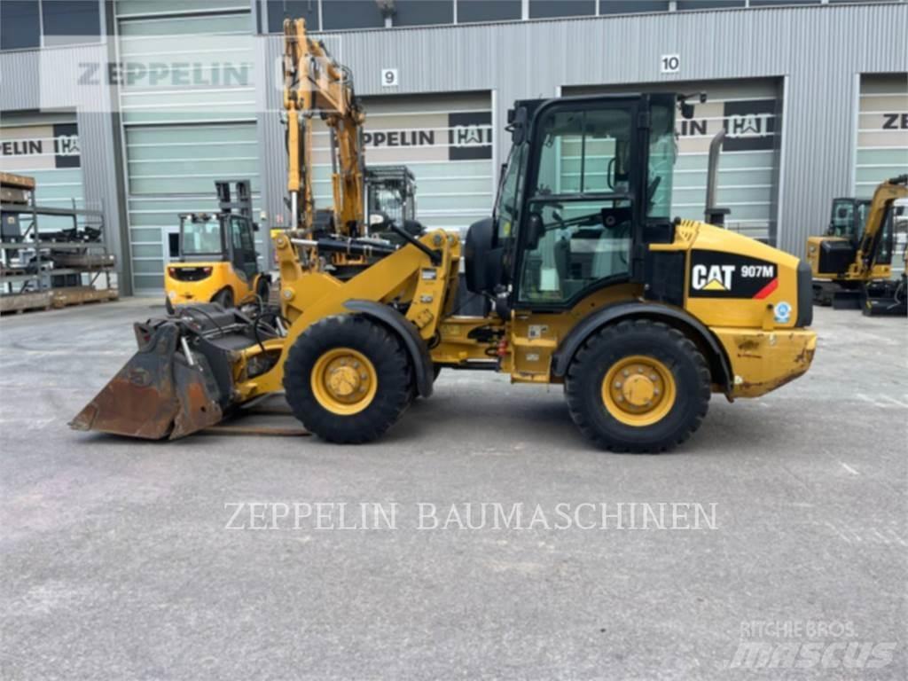 CAT 907M Фронтальні навантажувачі