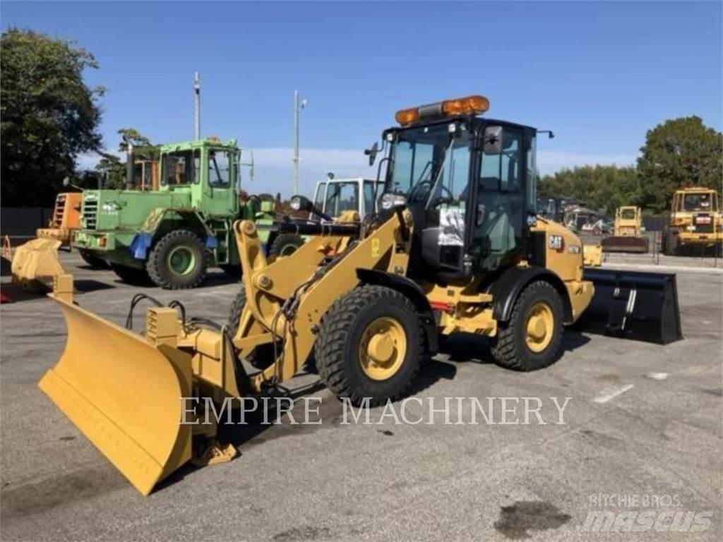 CAT 907M Фронтальні навантажувачі