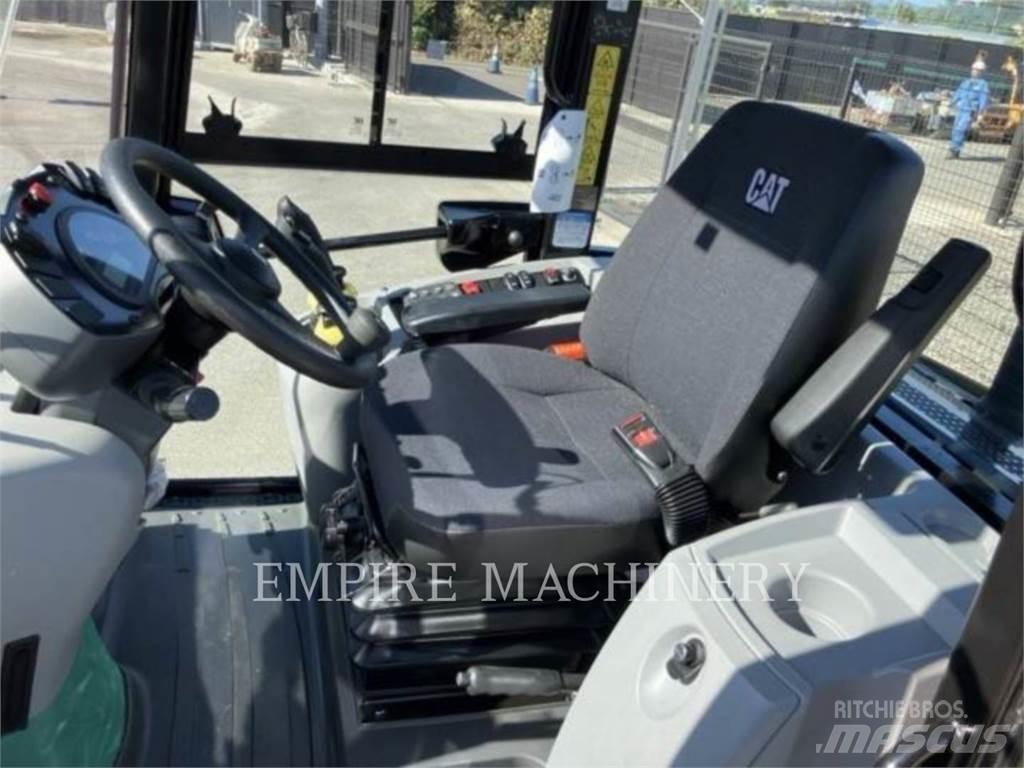 CAT 907M Фронтальні навантажувачі