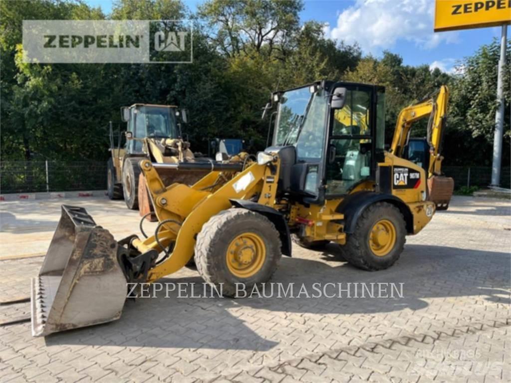 CAT 907M Фронтальні навантажувачі