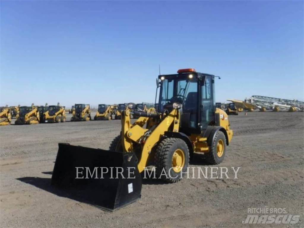 CAT 907M Фронтальні навантажувачі
