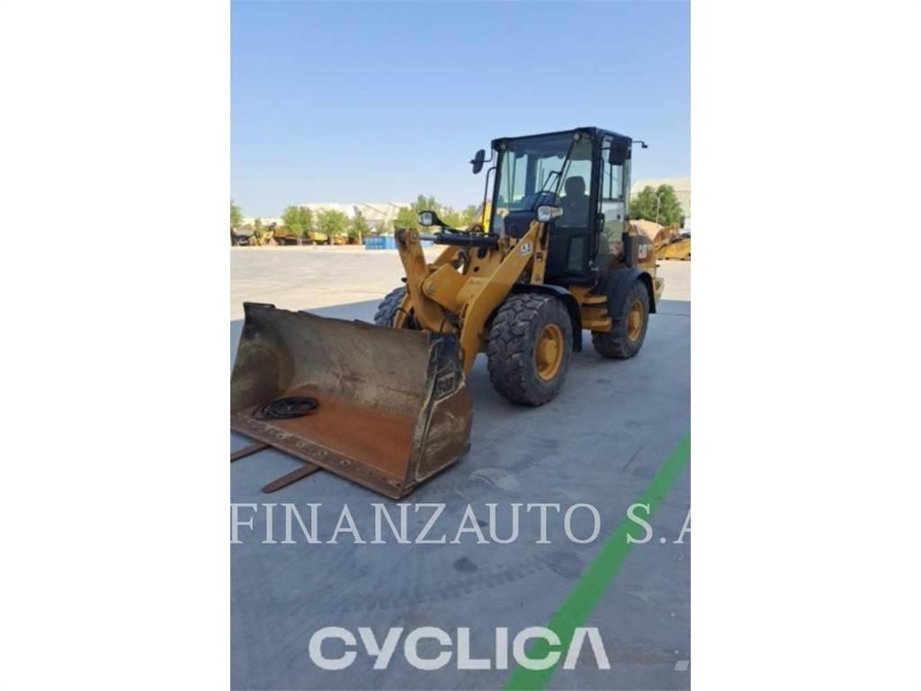 CAT 907M Фронтальні навантажувачі