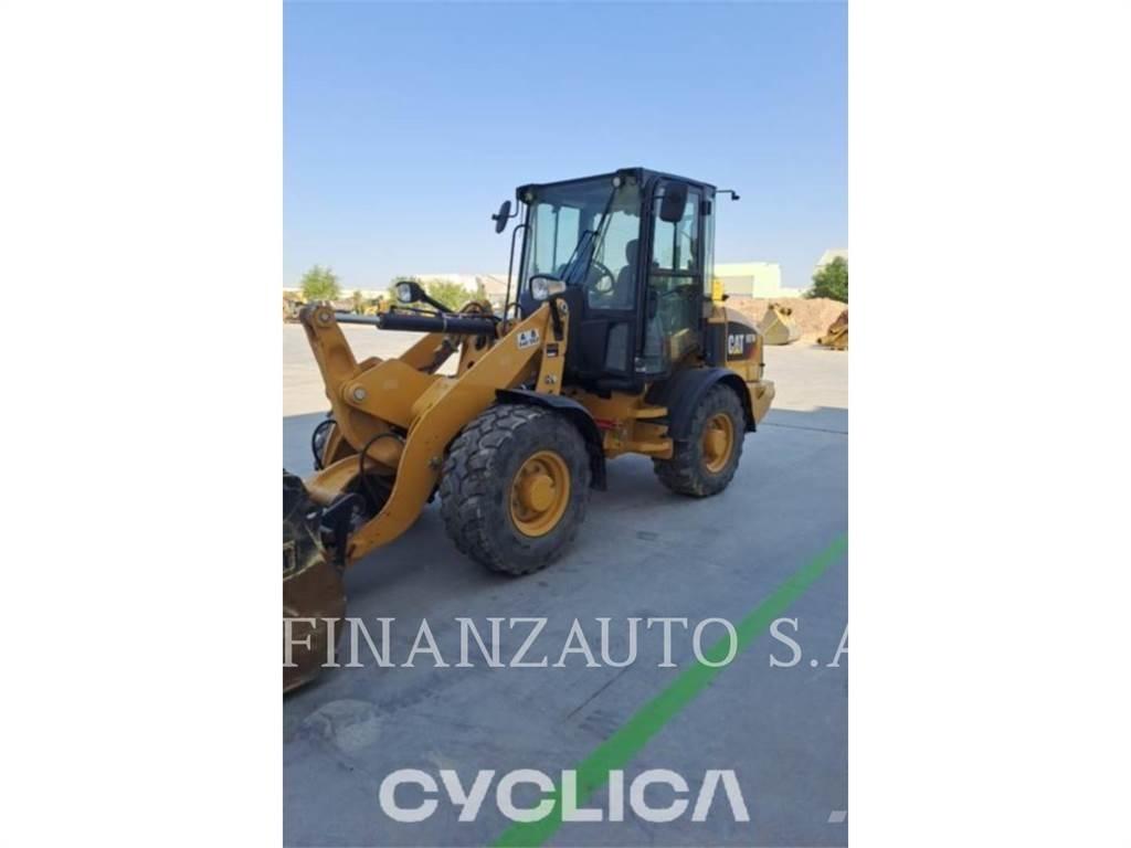 CAT 907M Фронтальні навантажувачі