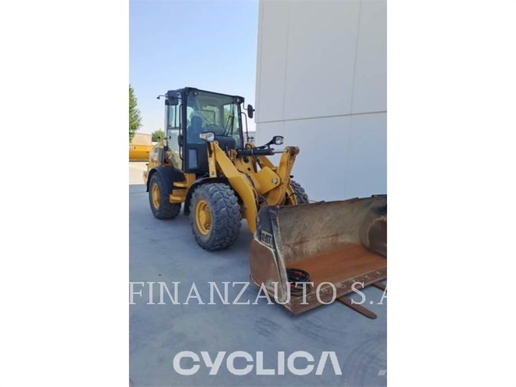 CAT 907M Фронтальні навантажувачі