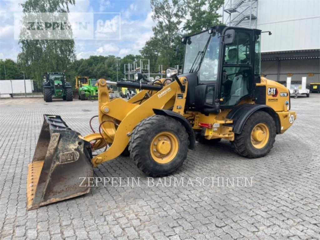 CAT 907M Фронтальні навантажувачі