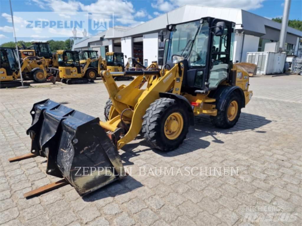 CAT 907M Фронтальні навантажувачі