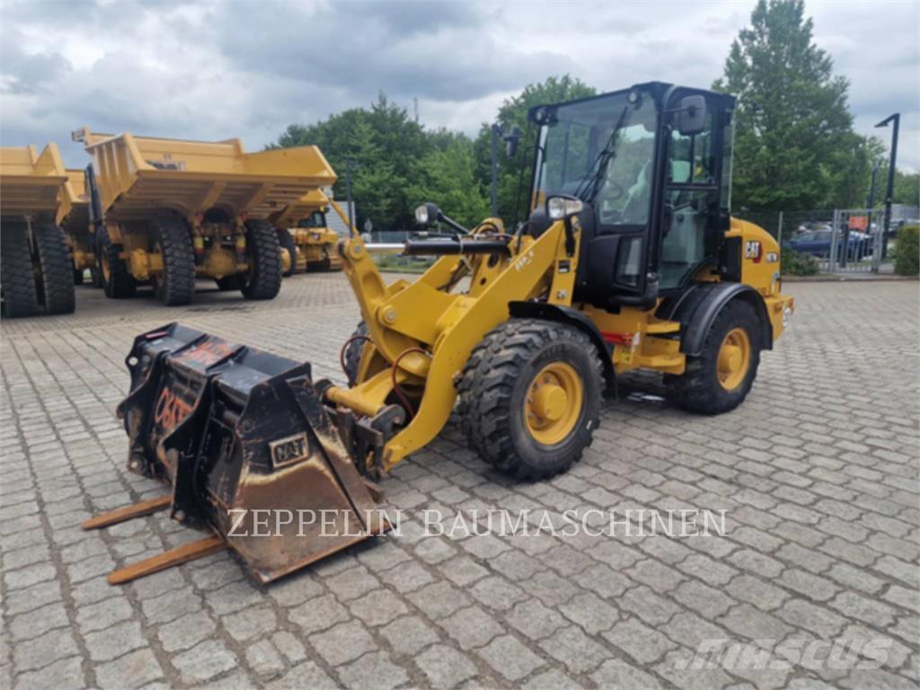 CAT 907M Фронтальні навантажувачі