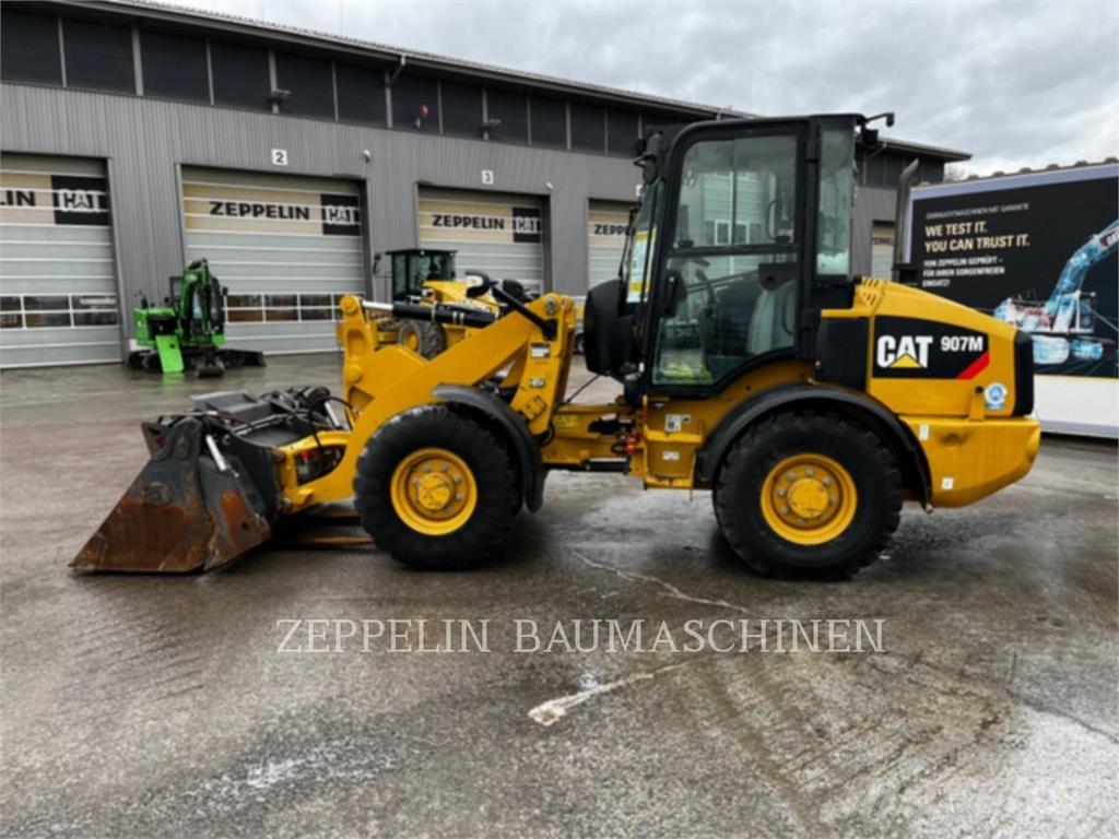 CAT 907M Фронтальні навантажувачі