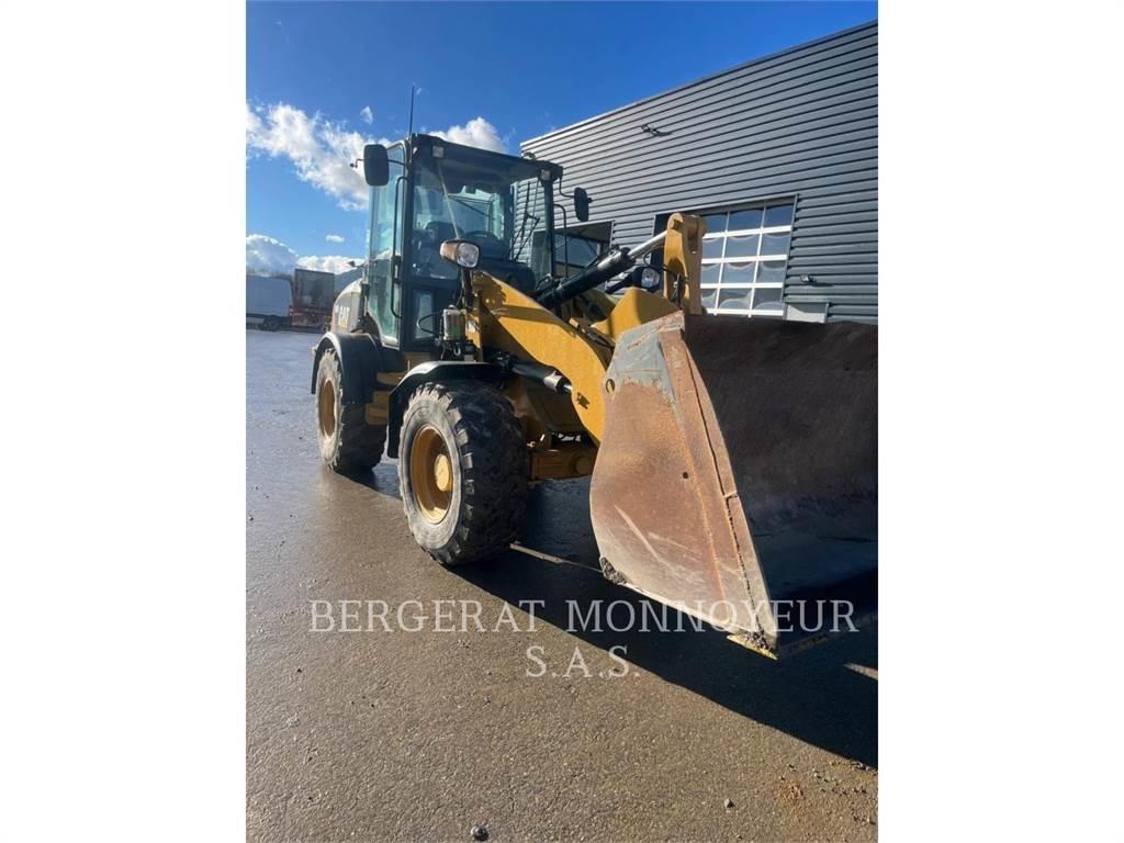 CAT 908 Фронтальні навантажувачі