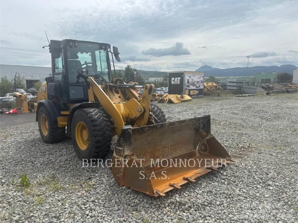 CAT 908 Фронтальні навантажувачі