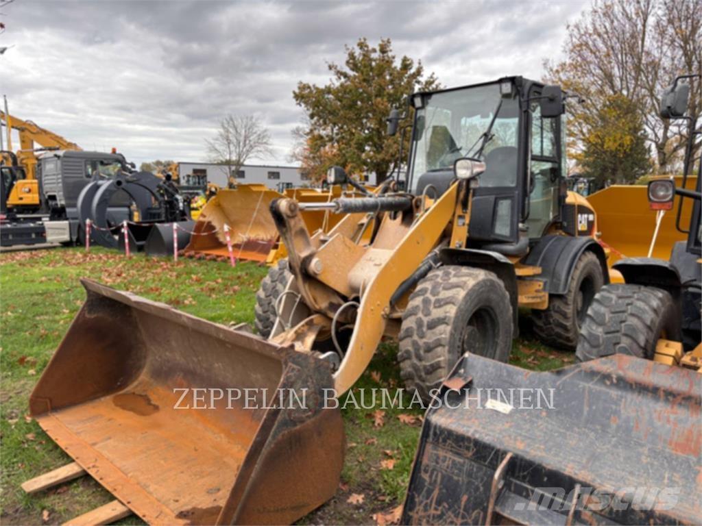 CAT 908H Фронтальні навантажувачі