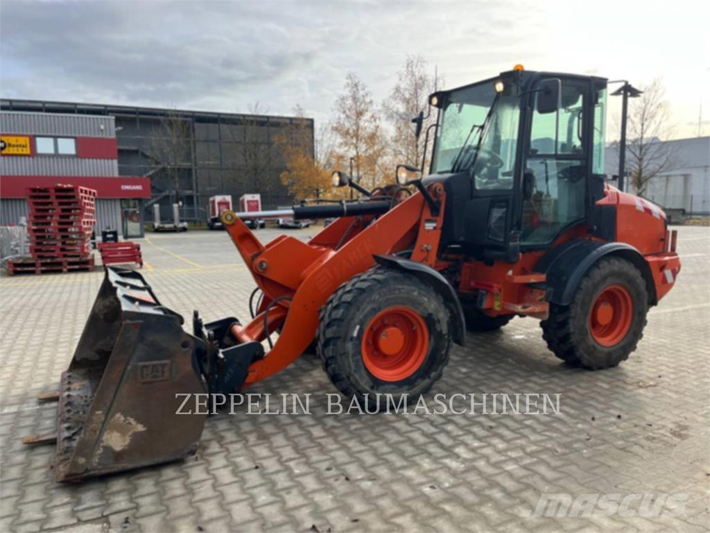 CAT 908H Фронтальні навантажувачі