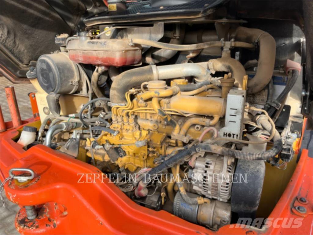 CAT 908H Фронтальні навантажувачі