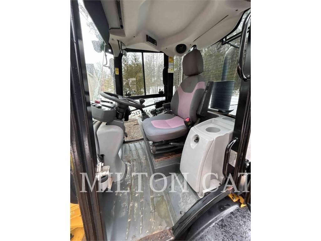 CAT 908H2 Фронтальні навантажувачі
