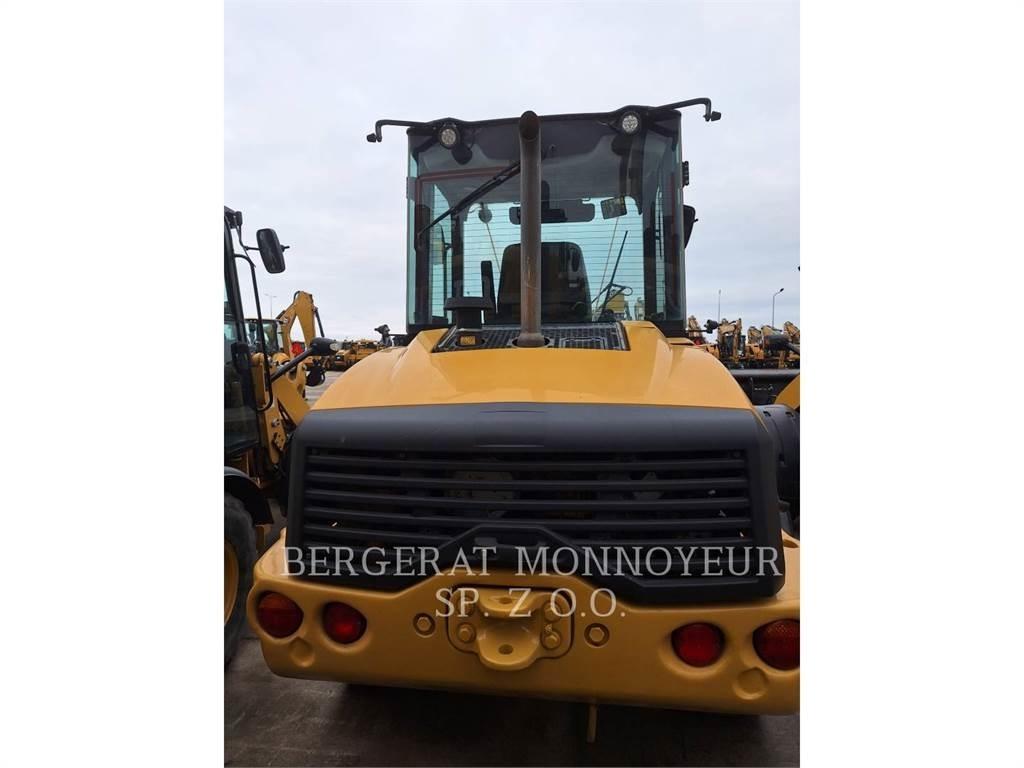 CAT 908M Фронтальні навантажувачі