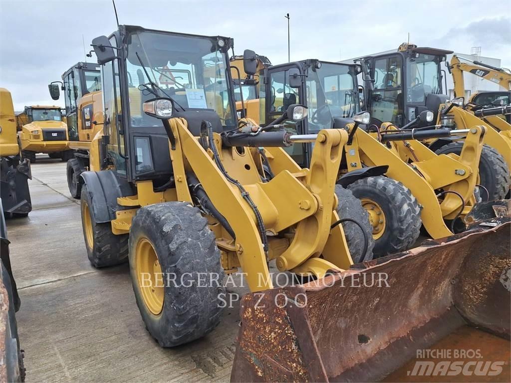 CAT 908M Фронтальні навантажувачі