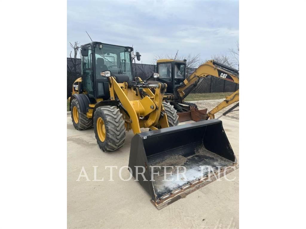CAT 908M Малі навантажувачі