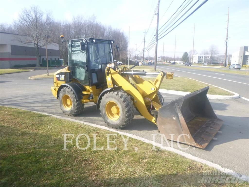 CAT 908M Фронтальні навантажувачі