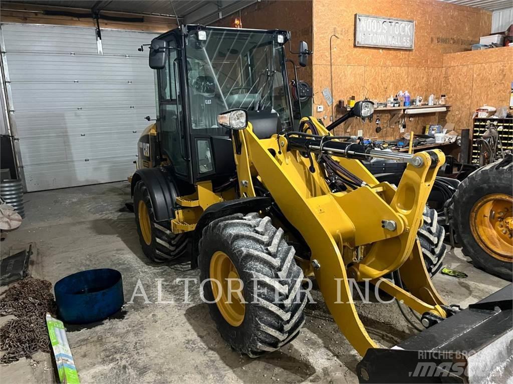 CAT 908M Малі навантажувачі