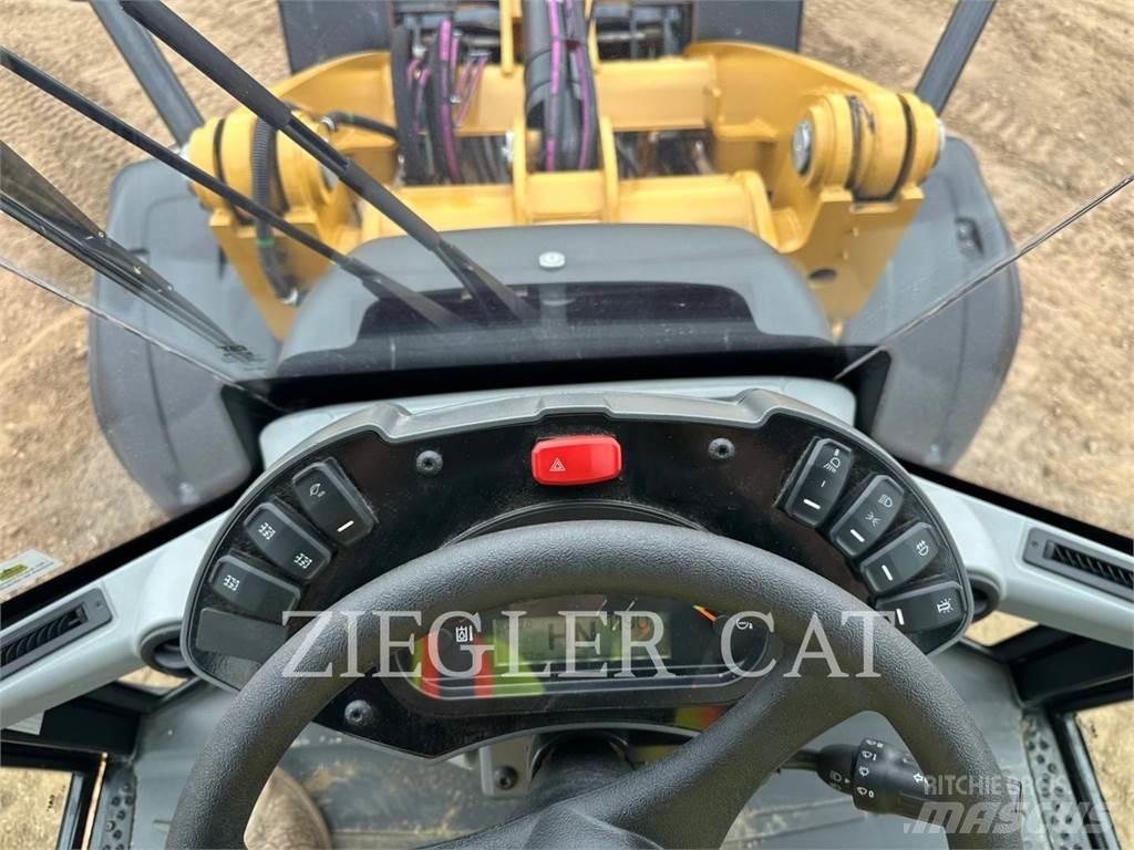 CAT 908M Фронтальні навантажувачі