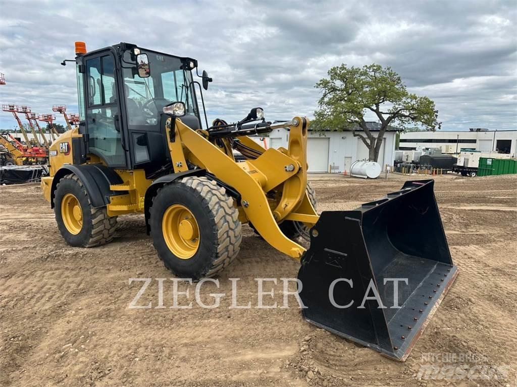 CAT 908M Фронтальні навантажувачі