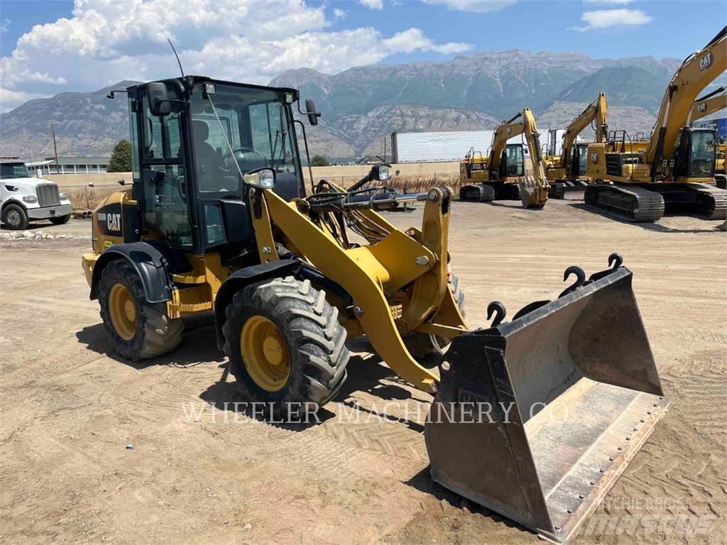 CAT 908M Фронтальні навантажувачі