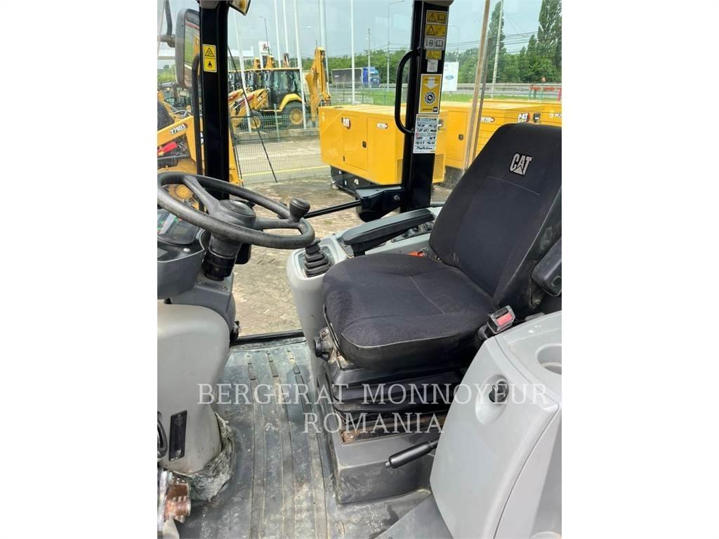 CAT 908M Фронтальні навантажувачі
