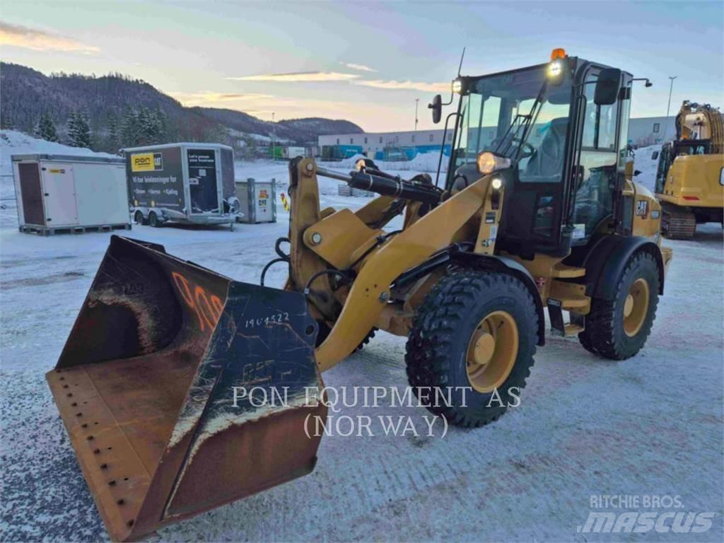 CAT 908M Фронтальні навантажувачі