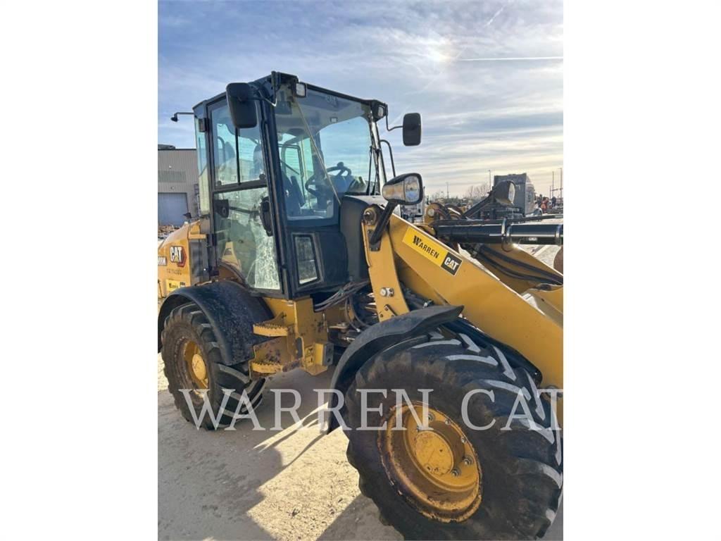 CAT 908M Фронтальні навантажувачі