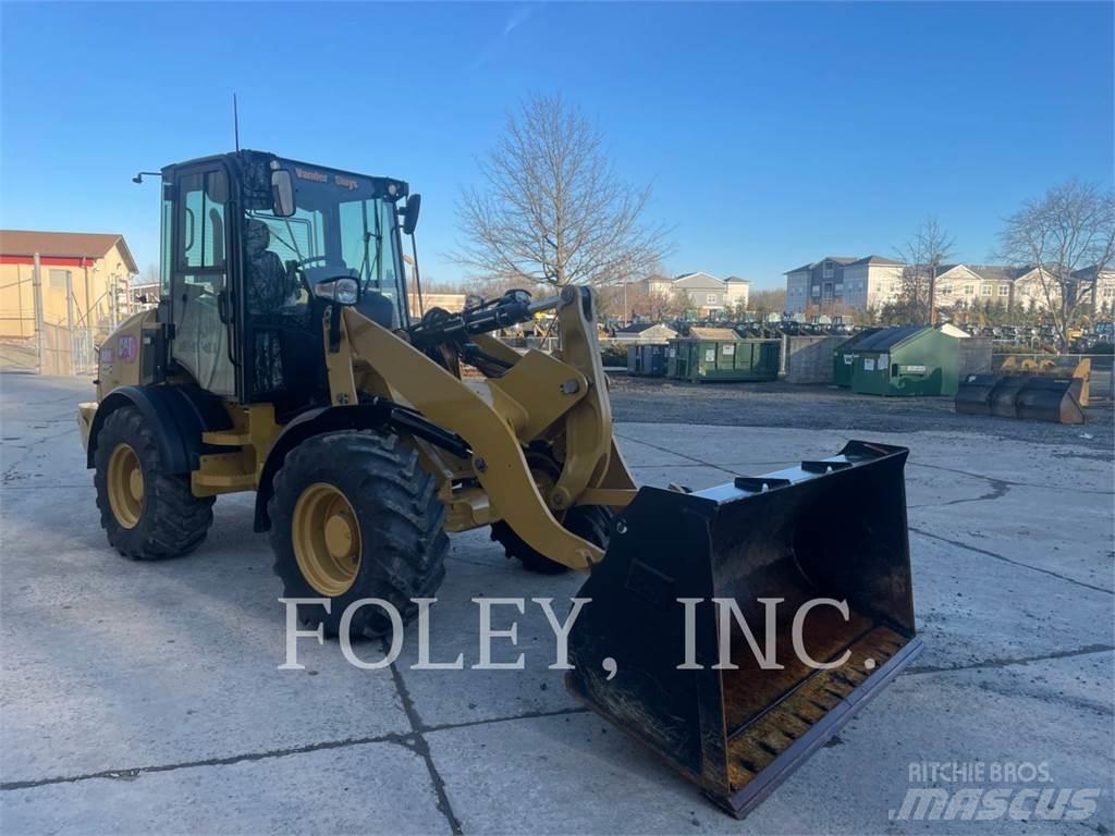 CAT 908M Фронтальні навантажувачі