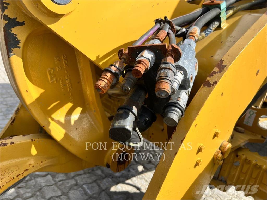 CAT 908M Фронтальні навантажувачі