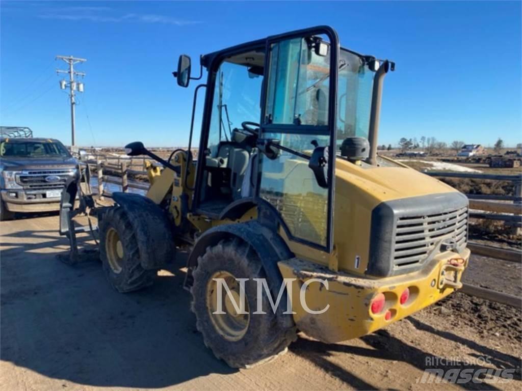 CAT 908M Фронтальні навантажувачі
