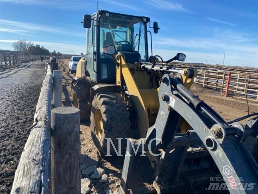 CAT 908M Фронтальні навантажувачі