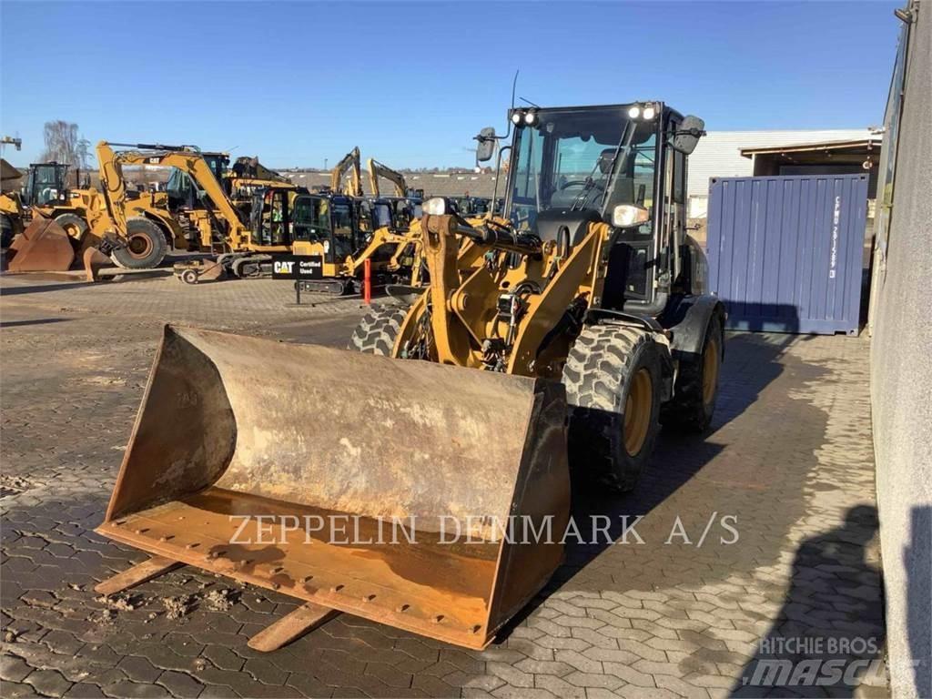 CAT 908M Фронтальні навантажувачі