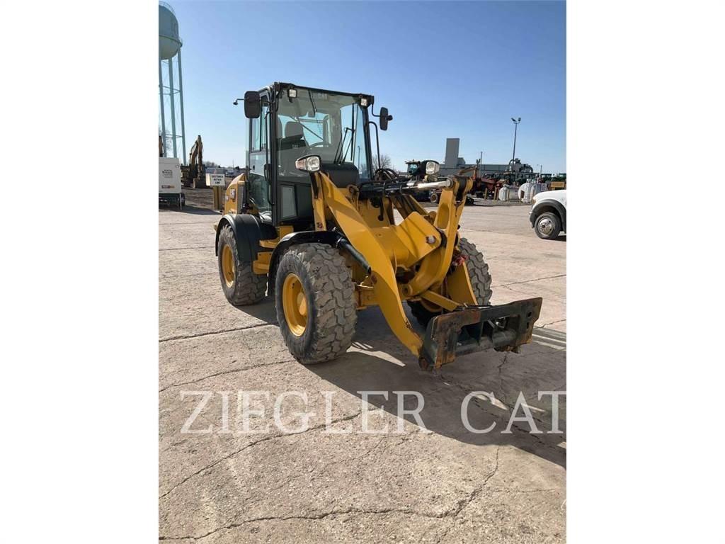 CAT 908M Фронтальні навантажувачі