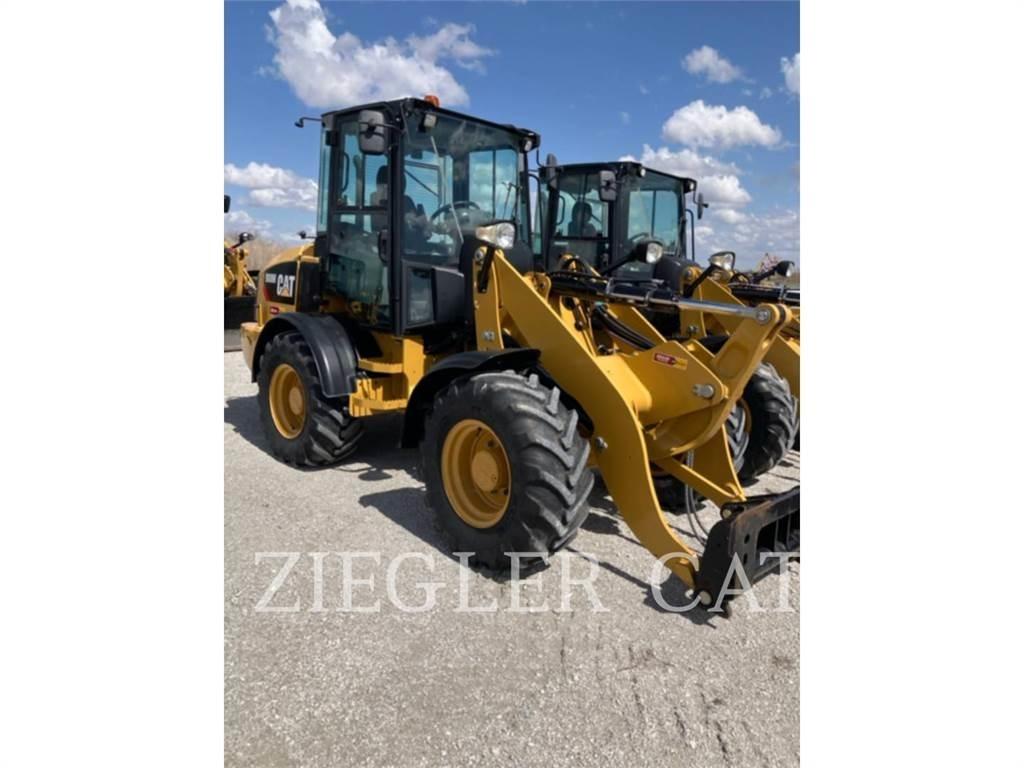 CAT 908M Фронтальні навантажувачі