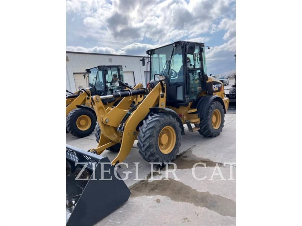 CAT 908M Фронтальні навантажувачі