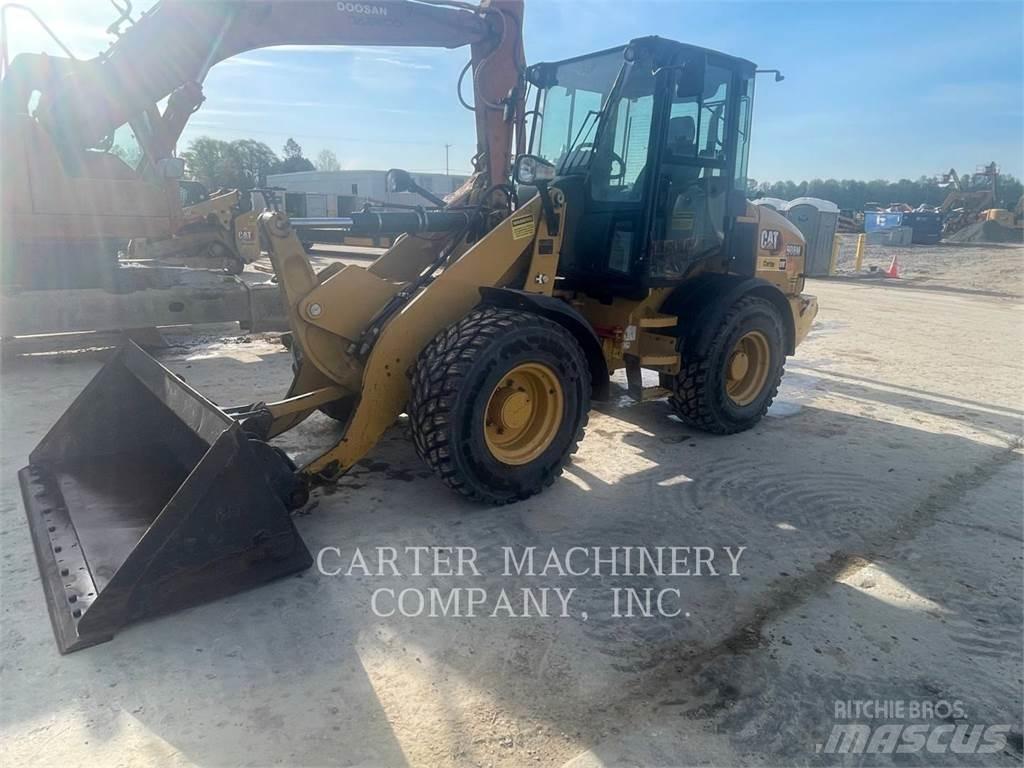 CAT 908M Фронтальні навантажувачі