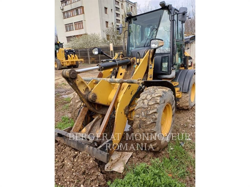 CAT 908M Фронтальні навантажувачі