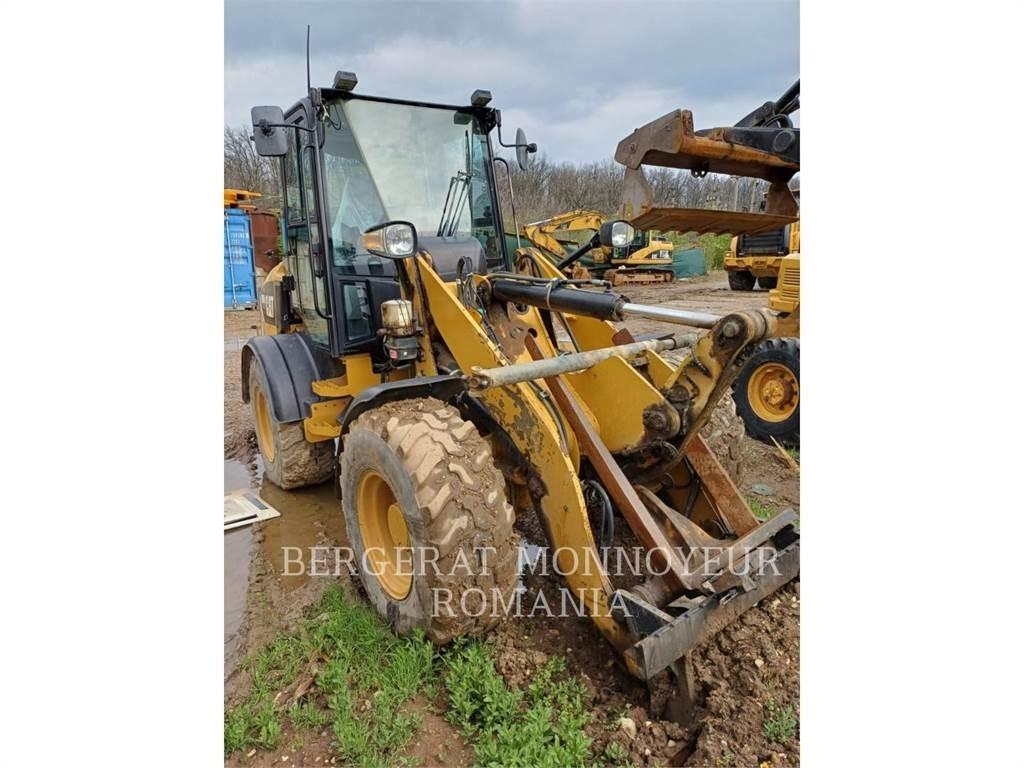 CAT 908M Фронтальні навантажувачі