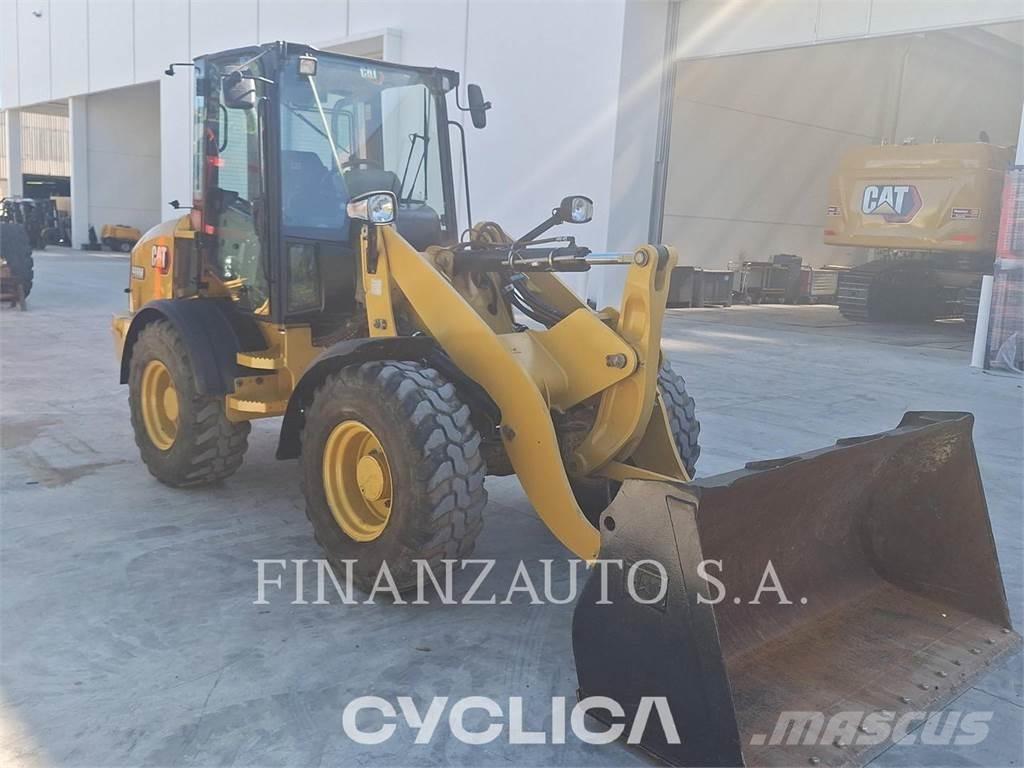 CAT 908M Фронтальні навантажувачі