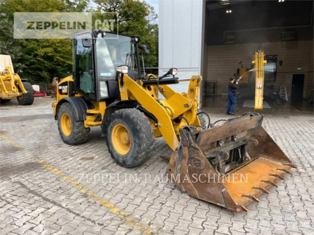 CAT 908M Фронтальні навантажувачі