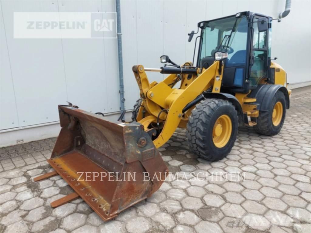 CAT 908M Фронтальні навантажувачі