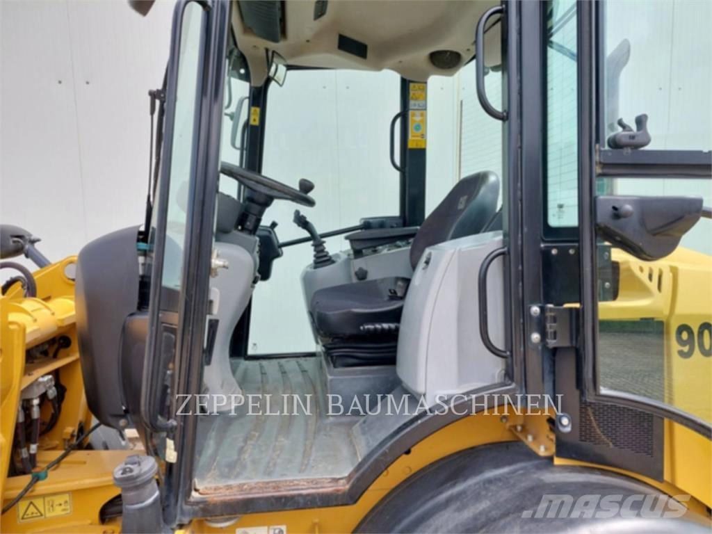 CAT 908M Фронтальні навантажувачі
