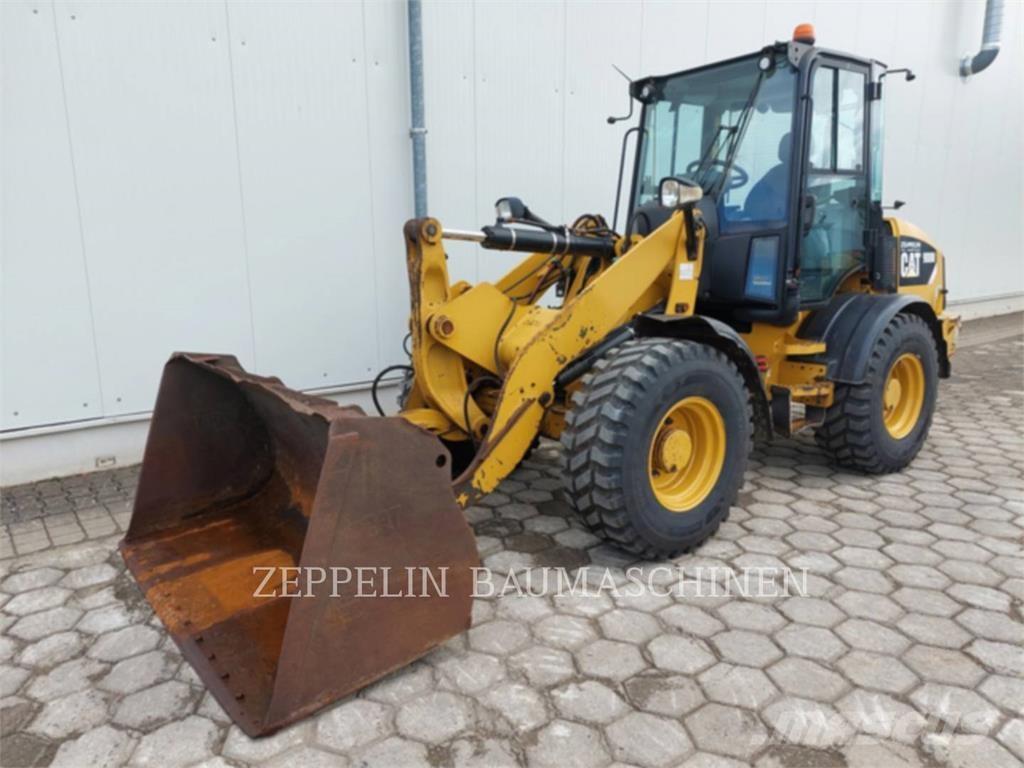 CAT 908M Фронтальні навантажувачі