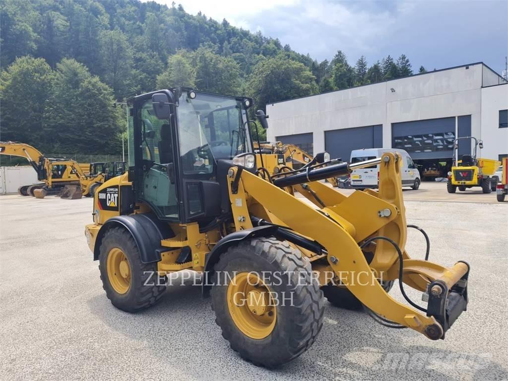 CAT 908M Фронтальні навантажувачі